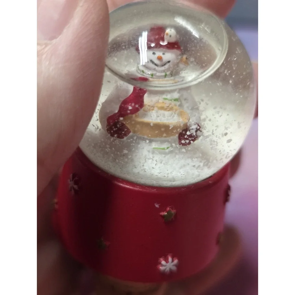 Eddingtons Santa Snow Globe Bottle Stopper.